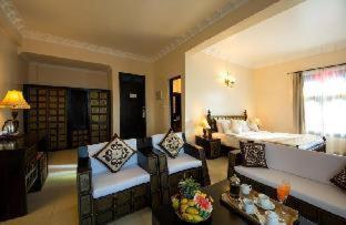 Junior King Suite with Living Room and Jacuzzi